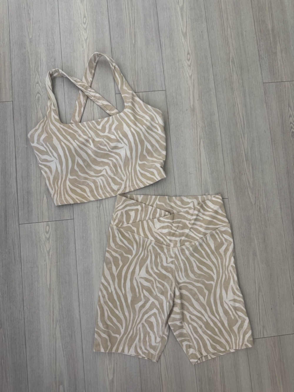 Old Navy Beige and White Zebra Print Active Bike Shorts Set